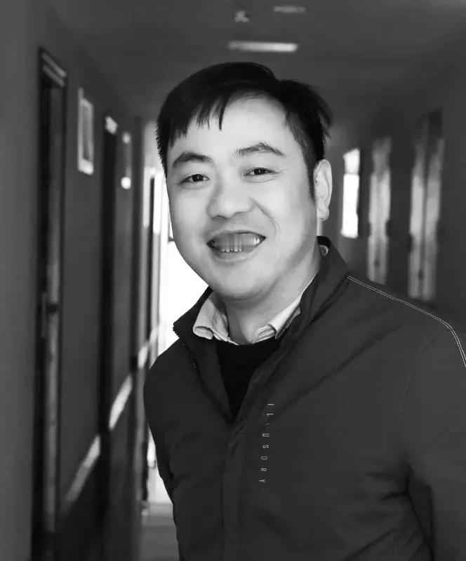 11月21日下午，李圣律师和两位助理走进了会场，王某晶和王某利下手太狠了吧李