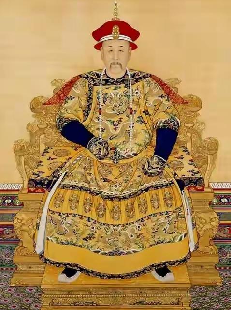 大清十二帝中，个人觉得雍正帝最了不起，而乾隆帝最败家。雍正帝属于古代封建帝王中