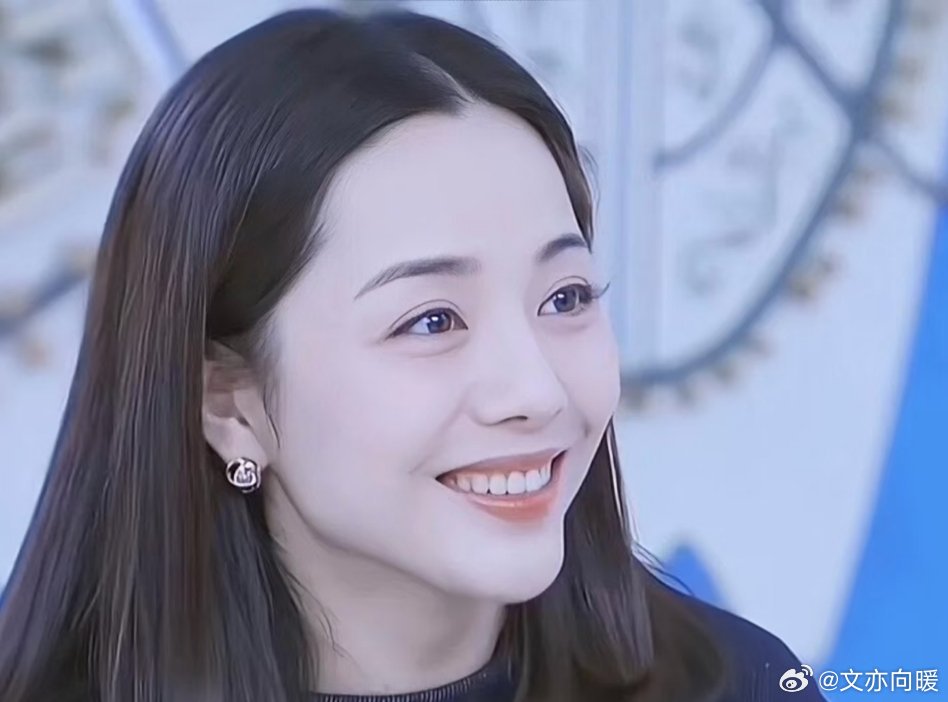 在《甄嬛传》复杂的后宫中，敬妃颇为特殊，皇上从不翻她牌子，几乎没有侍寝画面。仅有