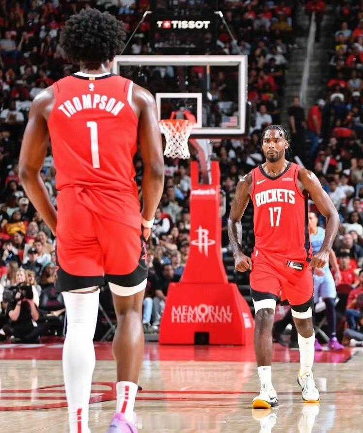 阿门：“伊森带头防守东契奇，自己负责扫尾。全队上下只有杜兰特打过圣诞大战，这是自