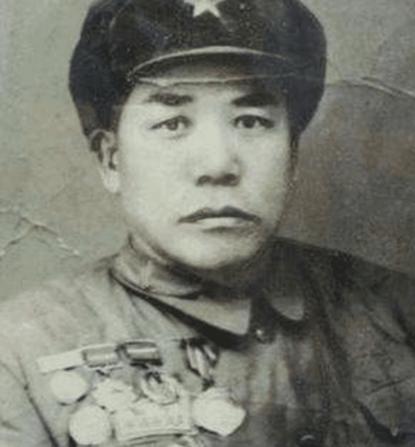 1955年大授衔，伟人翻看名册忽然发问：“那个凭一己之力刺死27名鬼子的吕俊生，