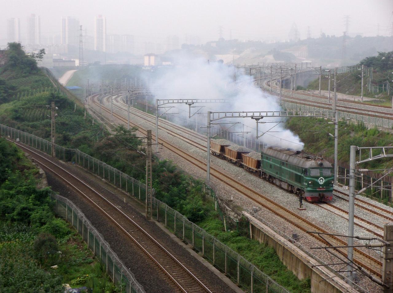 十几二十年前网上谈到铁路上的蒸汽机车就有不少声音认为这个污染太大，应该淘汰，其实
