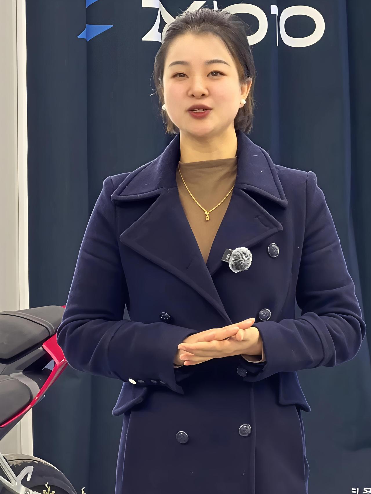 我在张雪的夫人李婷身上看到了朱元璋的皇后马秀英的影子，李婷14岁那年在怀化修车铺