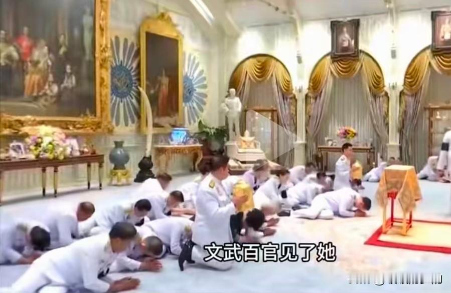 上下五千年了唯独泰国还保留着这种跪拜礼和小日子有一比
