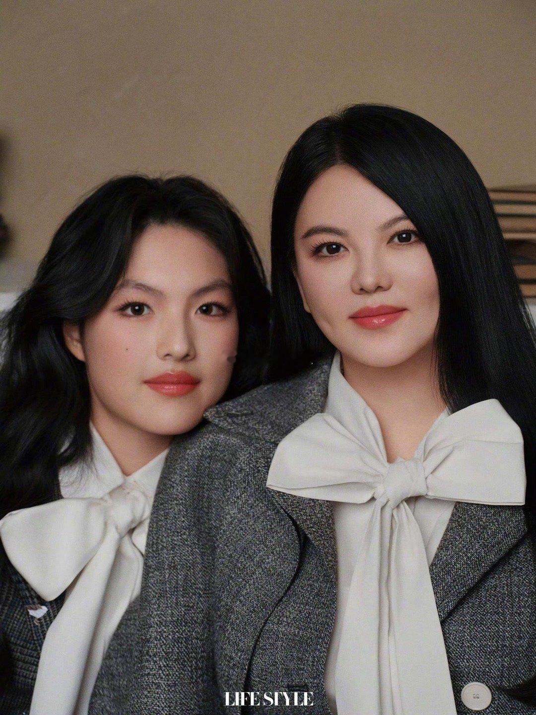 李湘与王诗龄合作《精品购物指南》封面🦋母女二人以“时光留影”为主题,为《精品购