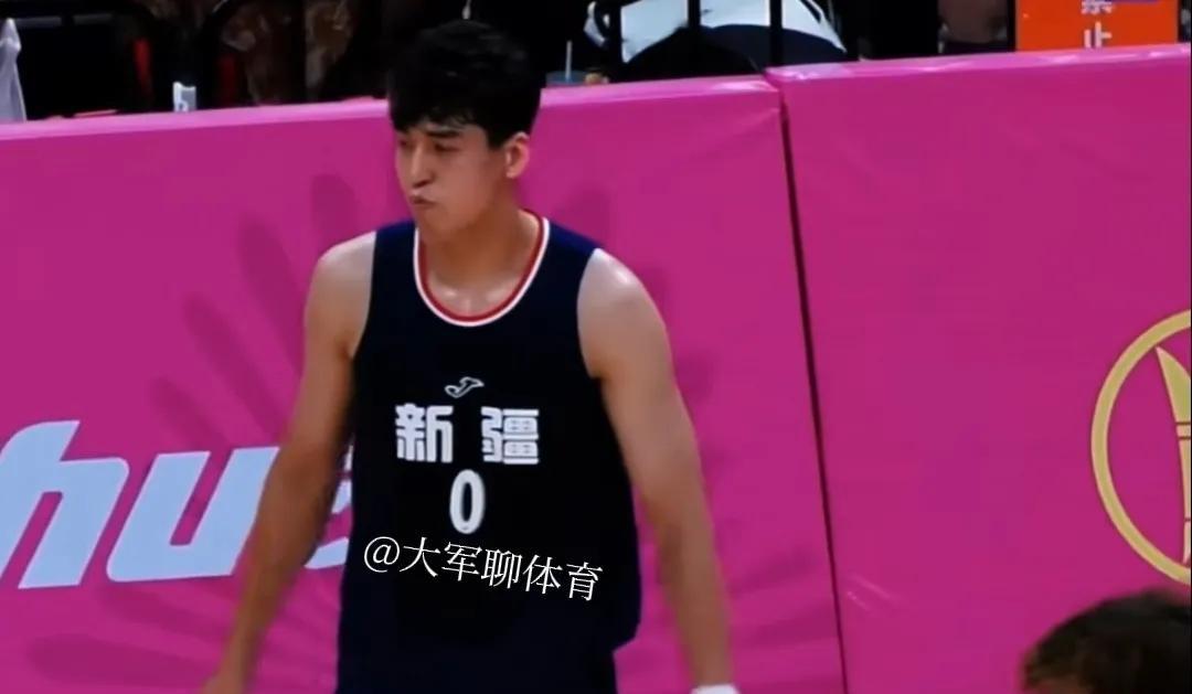 今晚20点，全运会男篮附加赛，新疆男篮将与湖北男篮展开厮杀，争取出线权。面对以