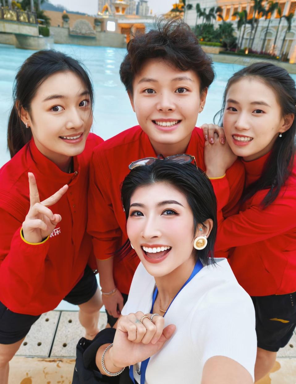 陈芋汐、陈艺文、昌雅妮亮相澳门一一当奥运冠军走进现实，她们依然是青春最好的模