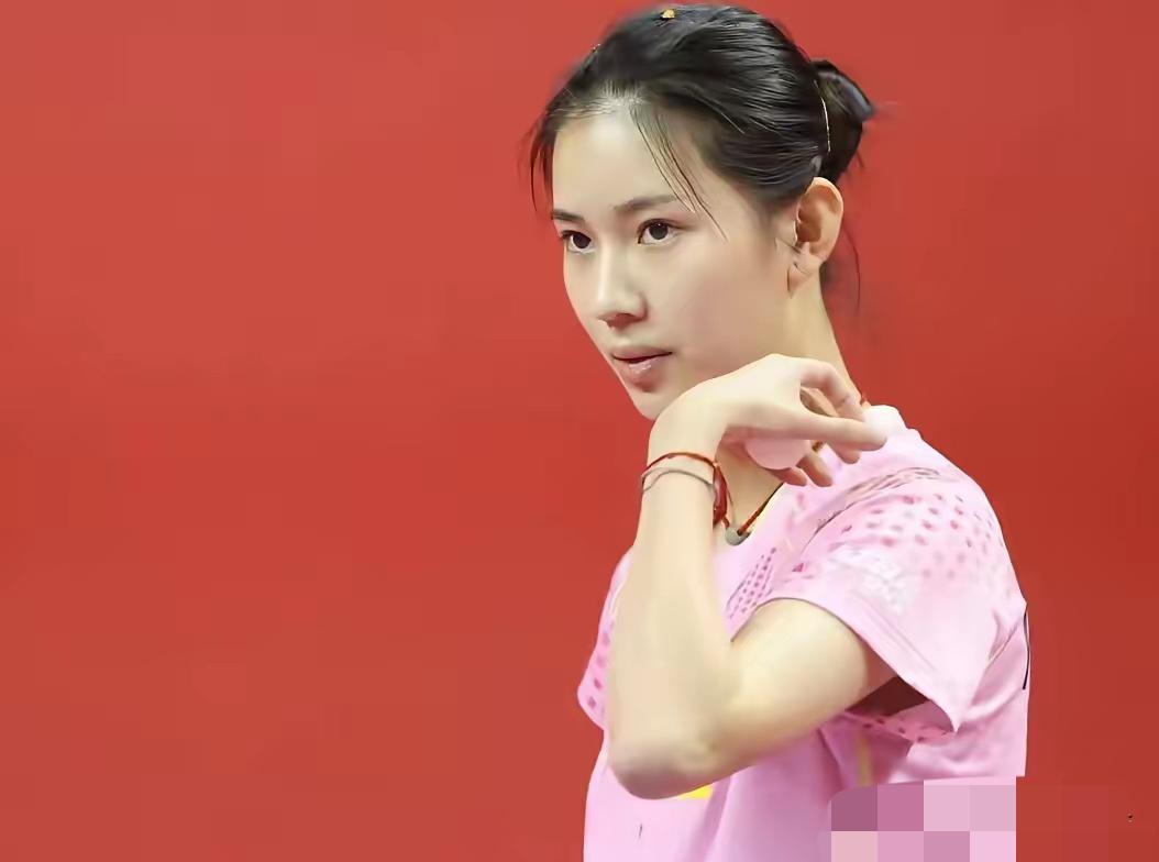 随着刘炜珊退队，王艺迪祝福，孙颖莎5大陪练团的/现状更新如下🌹​1，何卓佳