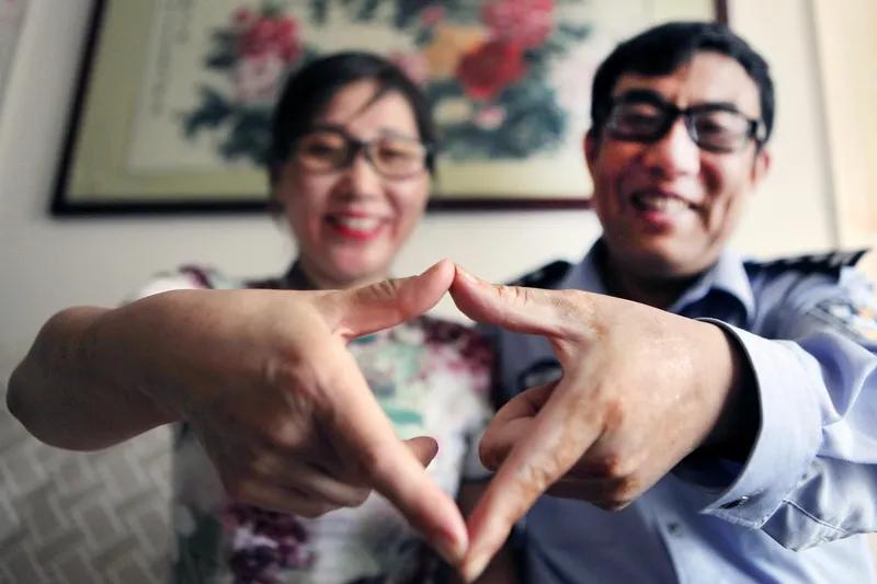 人当上领导后，都会变的。特别要好的同事当上校长，我还真心为他高兴了一阵子。