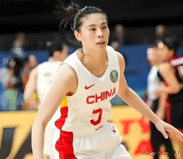 3投0中！只打了9分49秒，就遭到宫鲁鸣弃用，球迷：中国女篮后场大腿，退步有一点