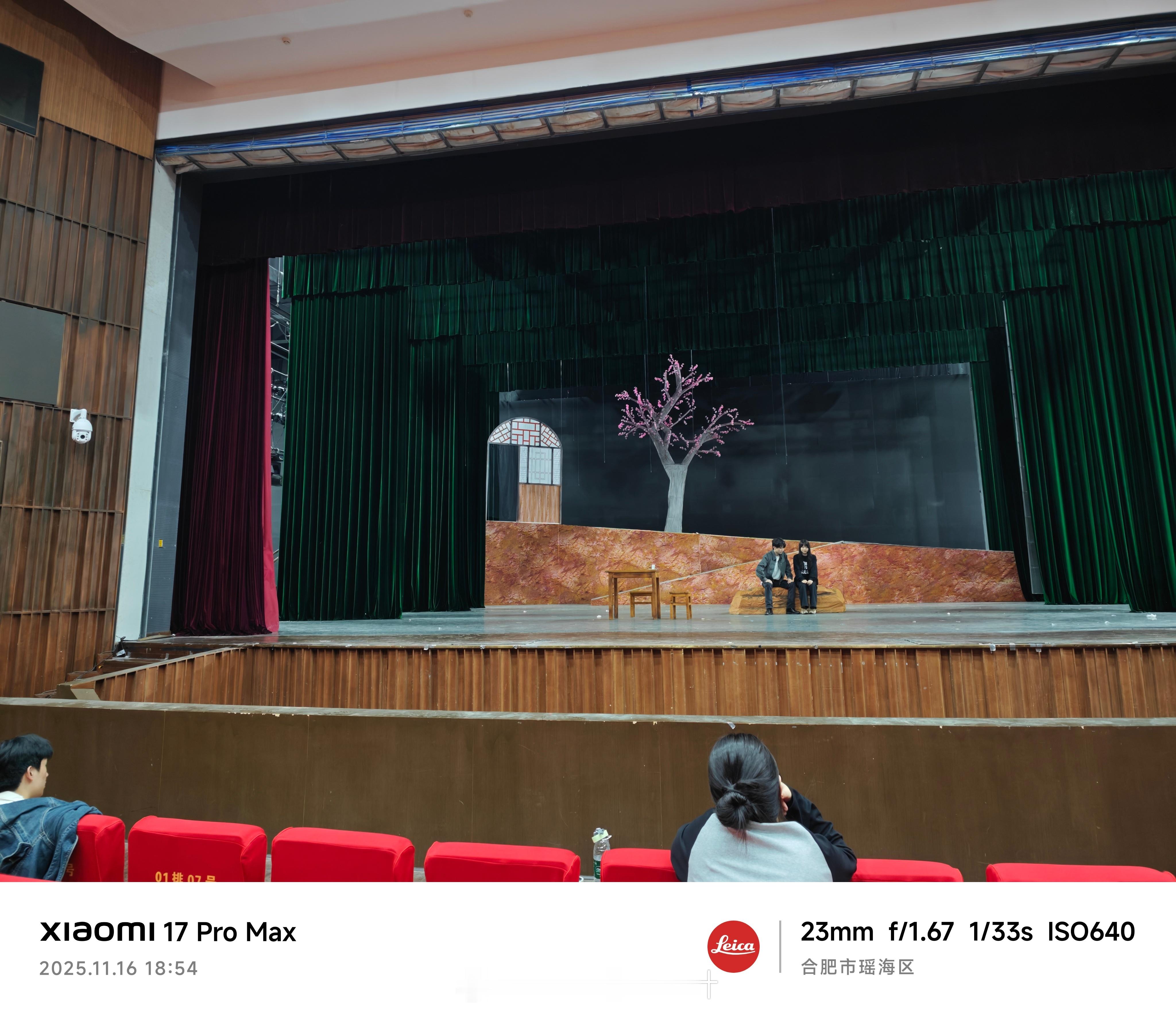 排练结束，一切就绪～明后天就要演毕业大戏了，今天务必得早睡了。