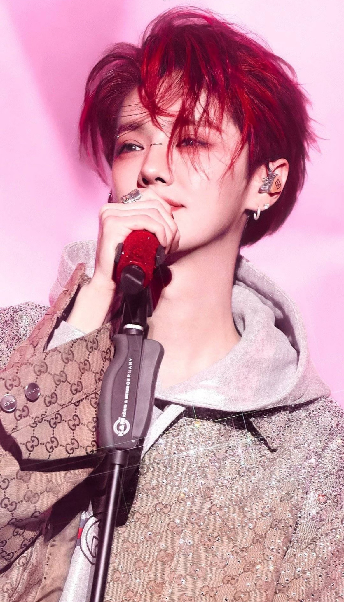 曝鹿晗商务归零鹿晗当前无在役代言，最后代言均已到期，暂无新官宣。巅峰期手握数十个