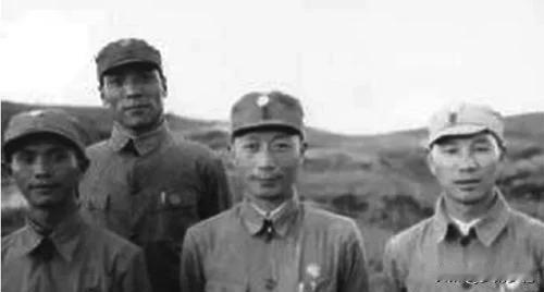 杀聂荣臻爱犬、与彭德怀顶牛、抢刘少奇照相机，全程硬刚，他比李云龙彪悍太多很