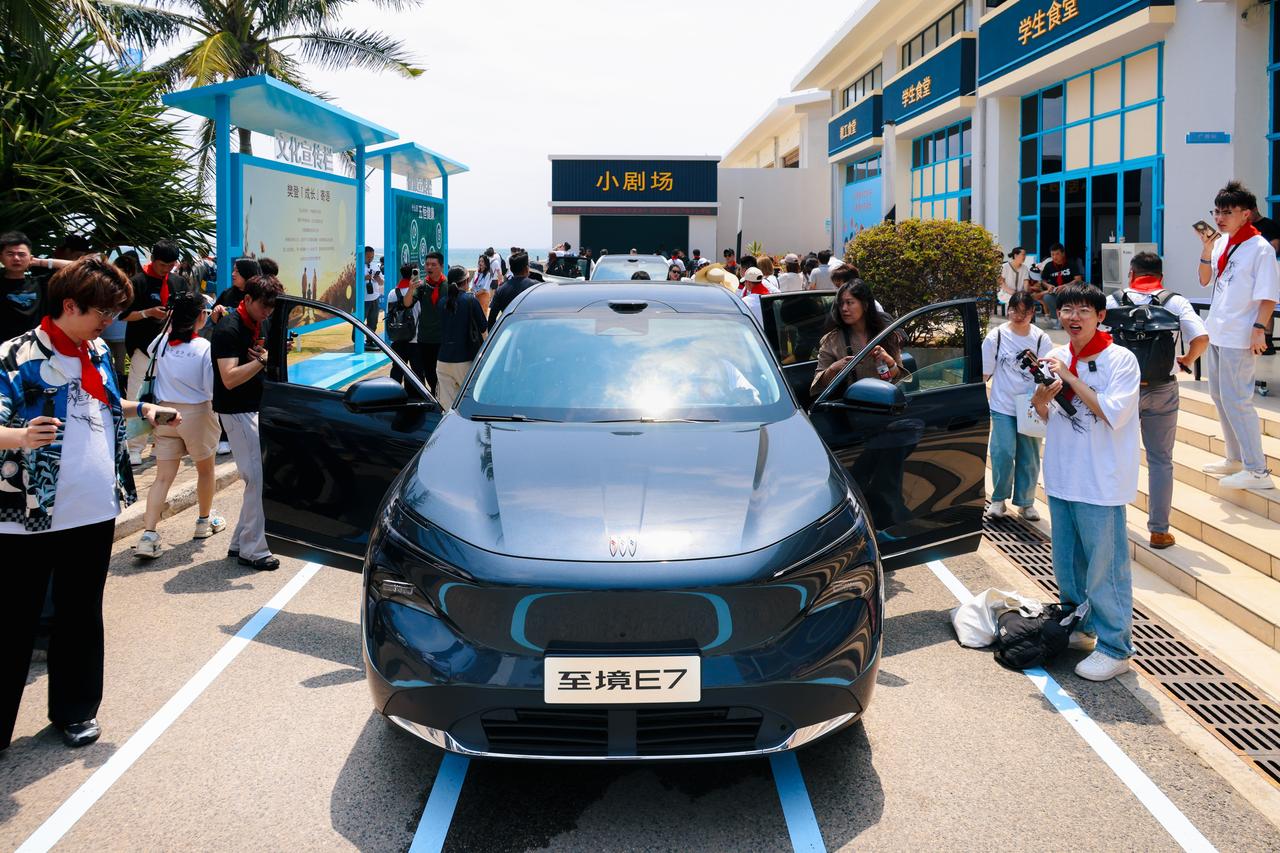 别再看那些“70项标配”的文字游戏了，别克至境E7用42项真标配说话前两天，在