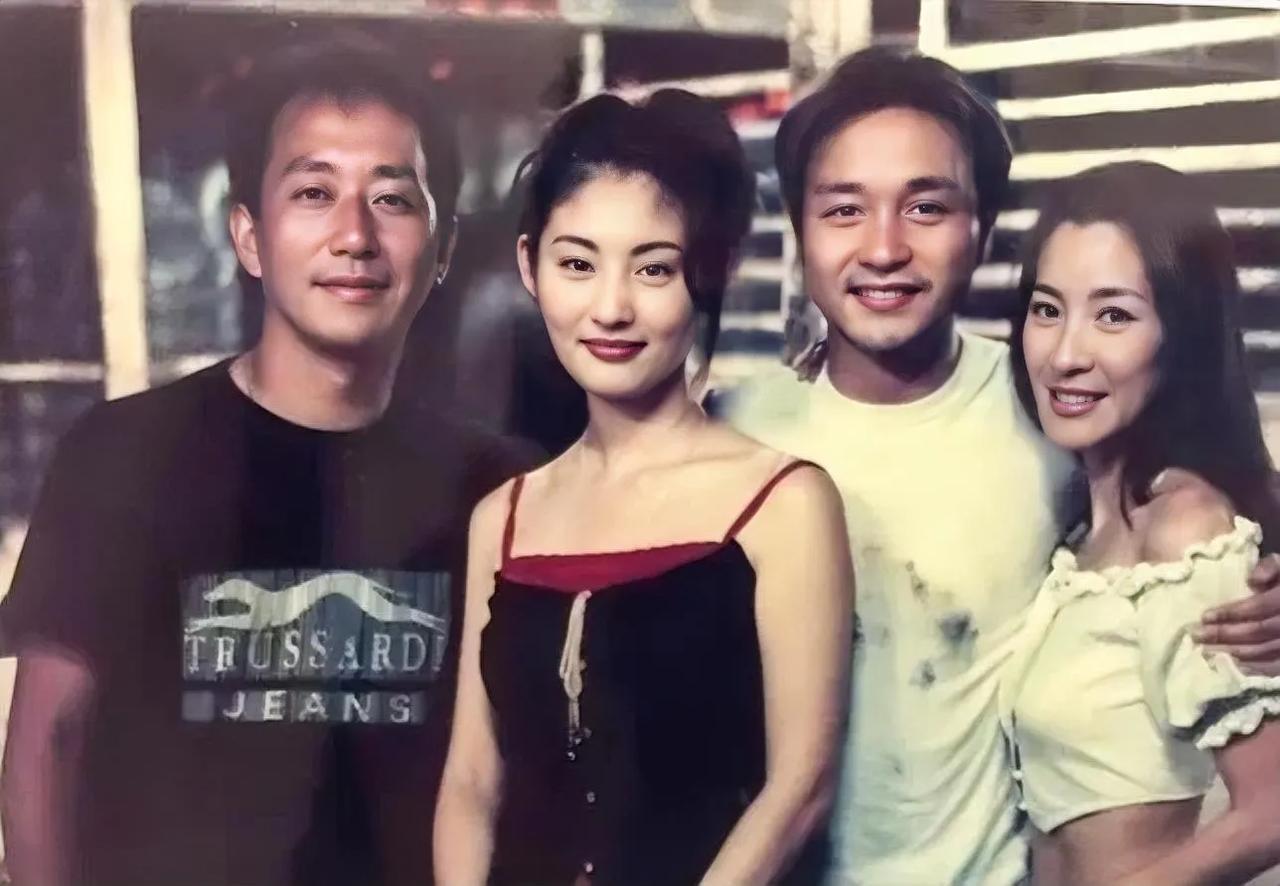 1994年，张国荣留下了一张合照，引起了大家的好奇。大家都觉得合影中的人很面熟，