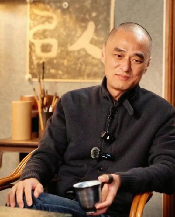 “身家上亿”的北京协和医学博士冯唐，曾经再次抛出惊人“言论”，他说：“没事不要和
