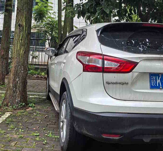 逍客日常代步真的太省心了老小区车位挤、道路窄，每次停车都头疼，但我的逍客完全没