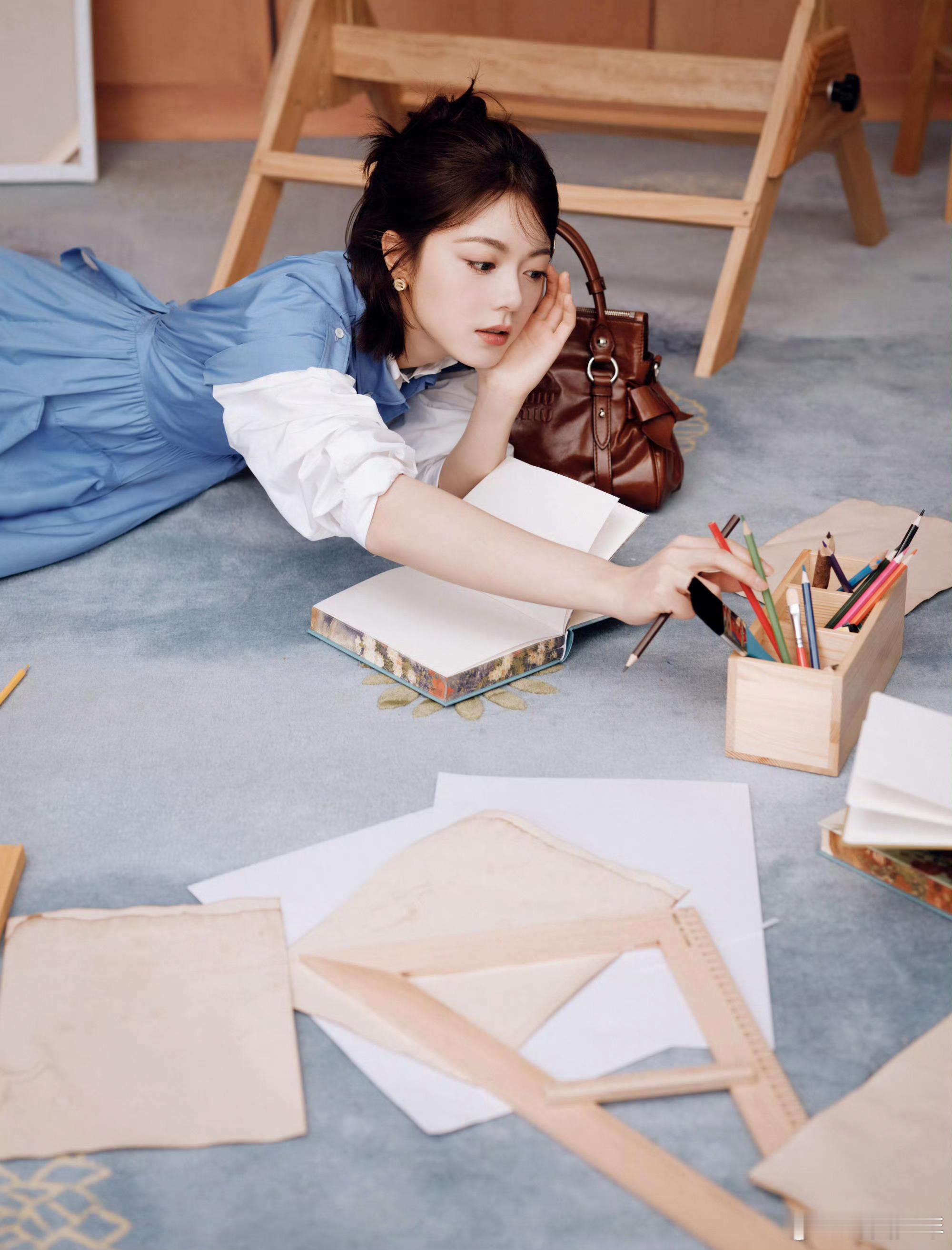 赵今麦miumiu活动生图路透赵今麦miumiu连衣裙造型生图直出都这么绝，麦麦