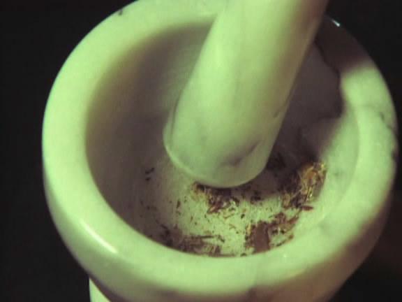 古人说的"春药"到底是什么？其实很多你身边就有。韭菜、洋葱、羊腰子，这些