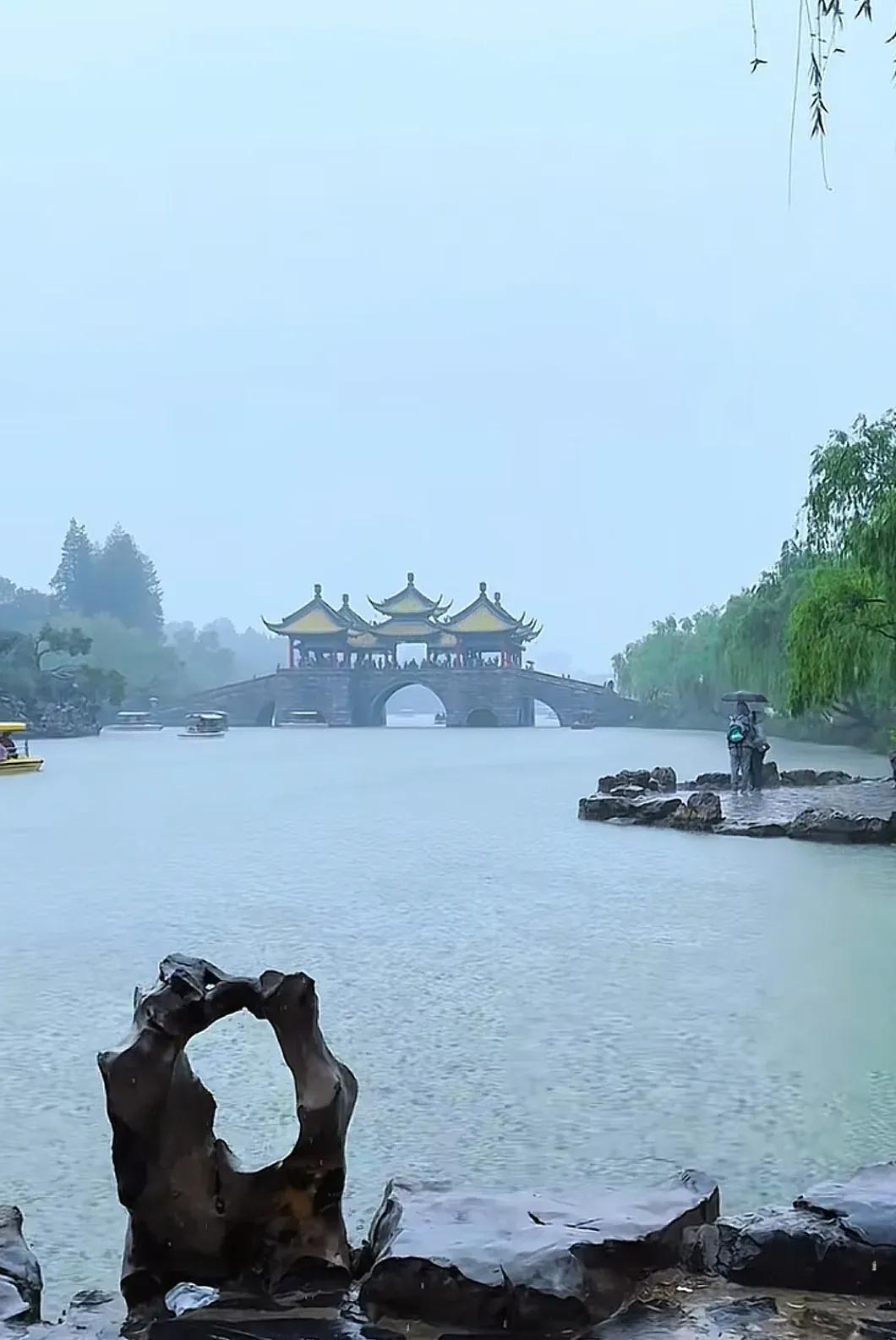“没有任何人会把你变得越来越好，你越来越好的原因，是因为你的一次次经历，一次次自