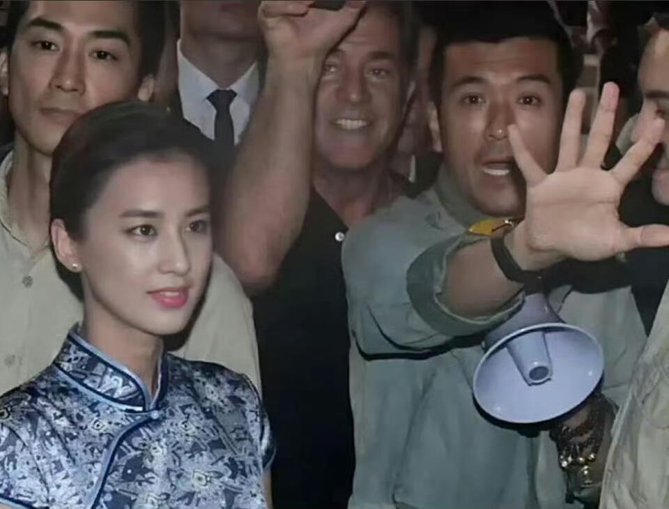 杨子当年就是舍不得离婚吧，看到这张照片我悟了