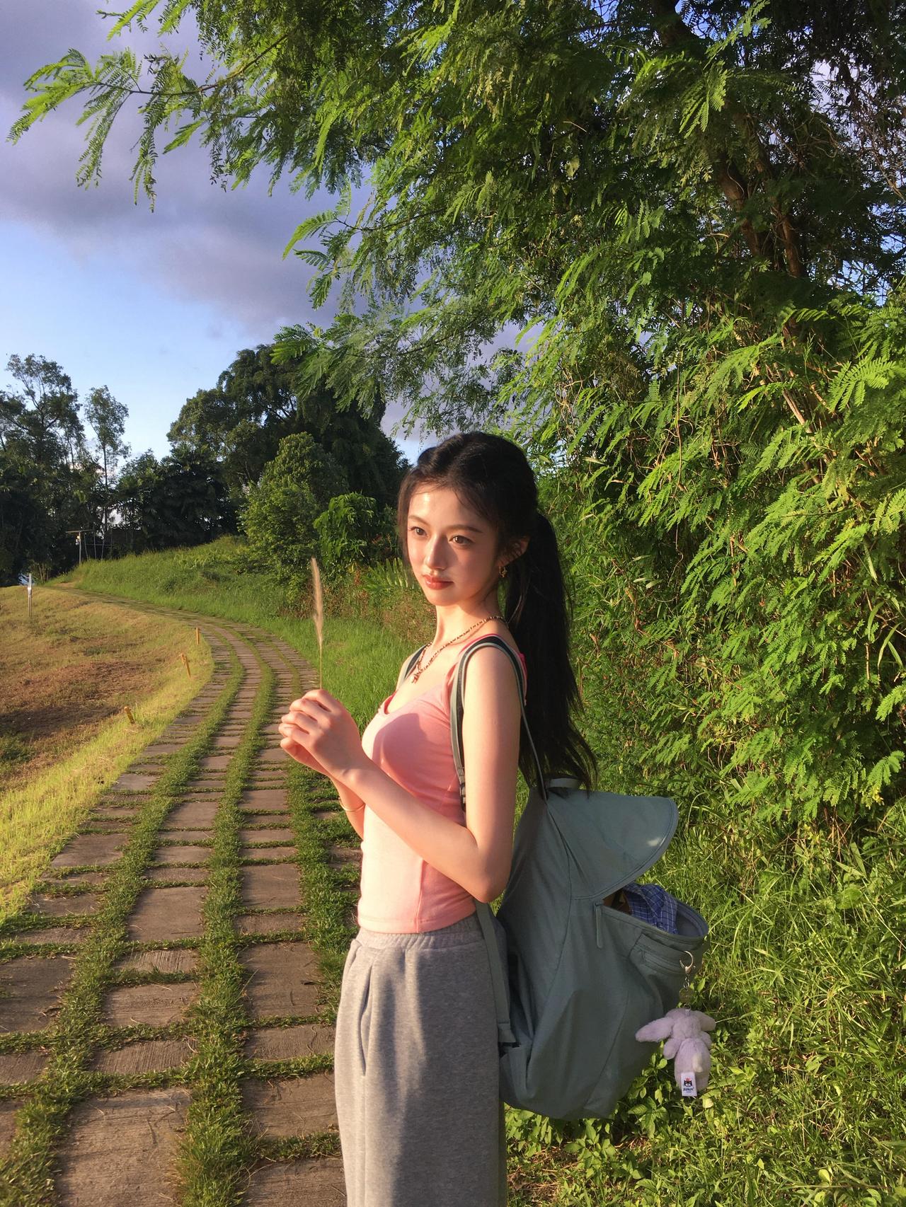 今天是爱探险的小朵拉🐒