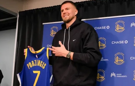 勇士主帅史蒂夫-科尔今日透露，球队新援克里斯塔普斯-波尔津吉斯今日参加了3对3的