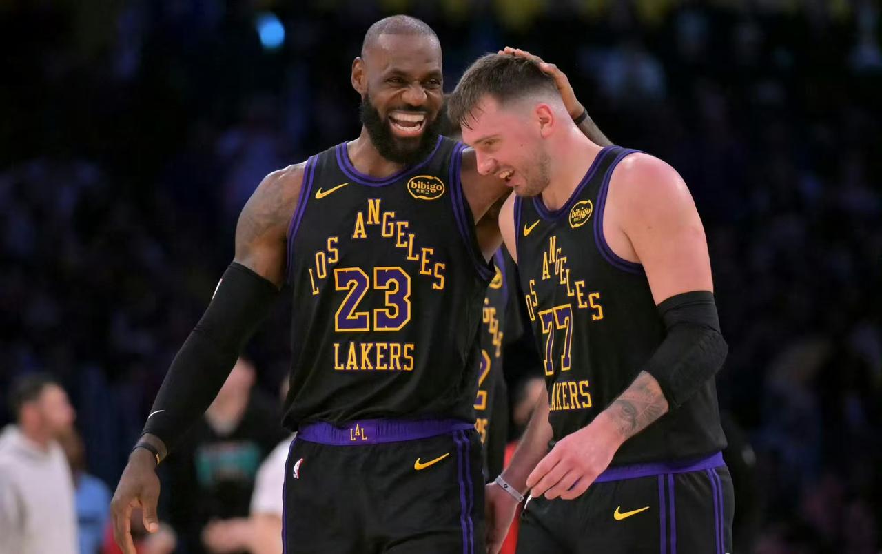 双杀灰熊！41岁詹姆斯还在“虐菜”。湖人120:114击败灰熊战绩来到东部第三