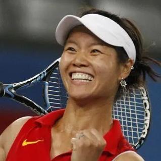 为什么李娜敢和国家队对着干？不是因为她脾气大，是她看透了体制的弊端。她用