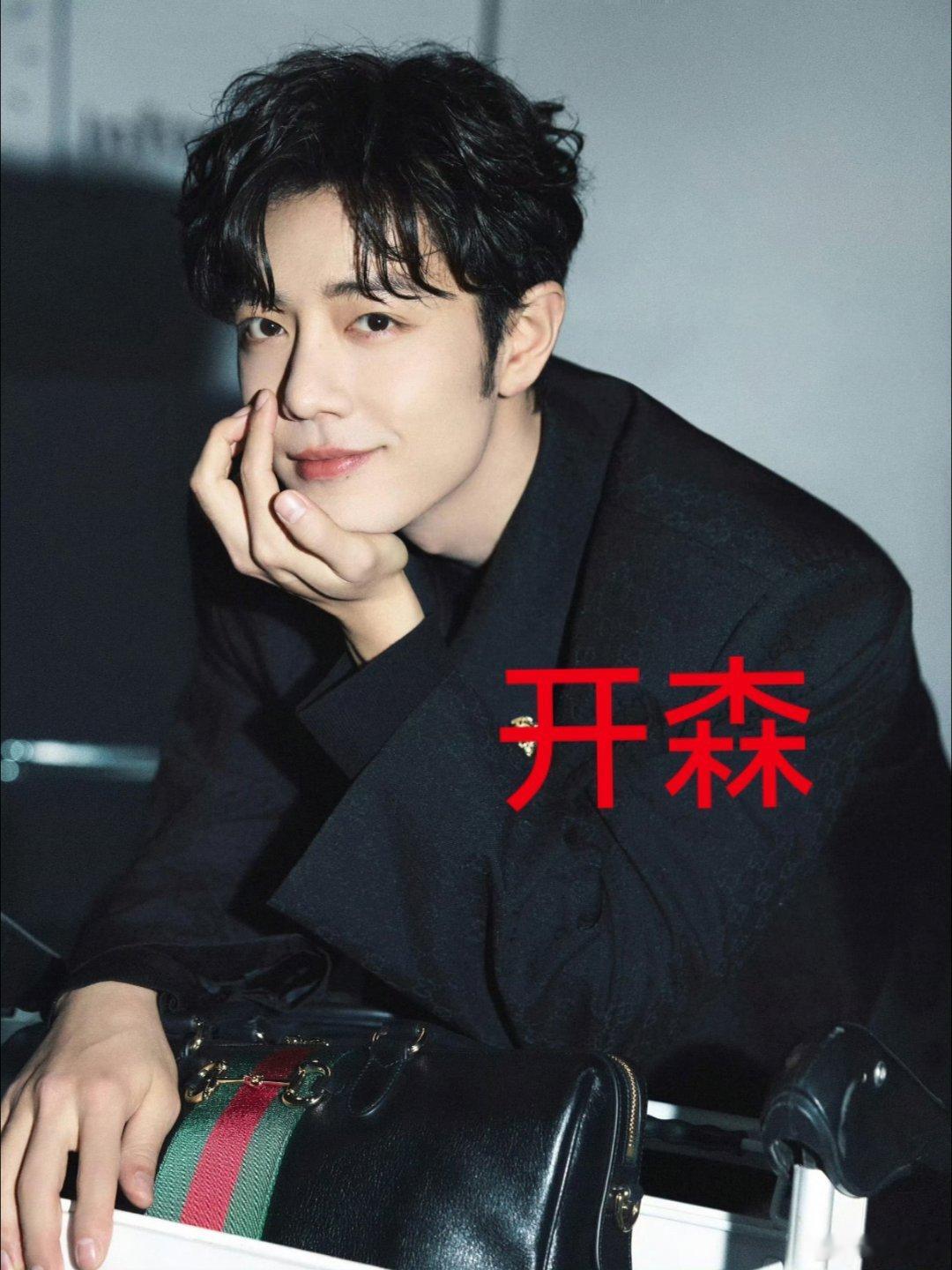 刘大锤说肖战大门不出二门不迈来看一下，你家哥哥，抖热度关键词。