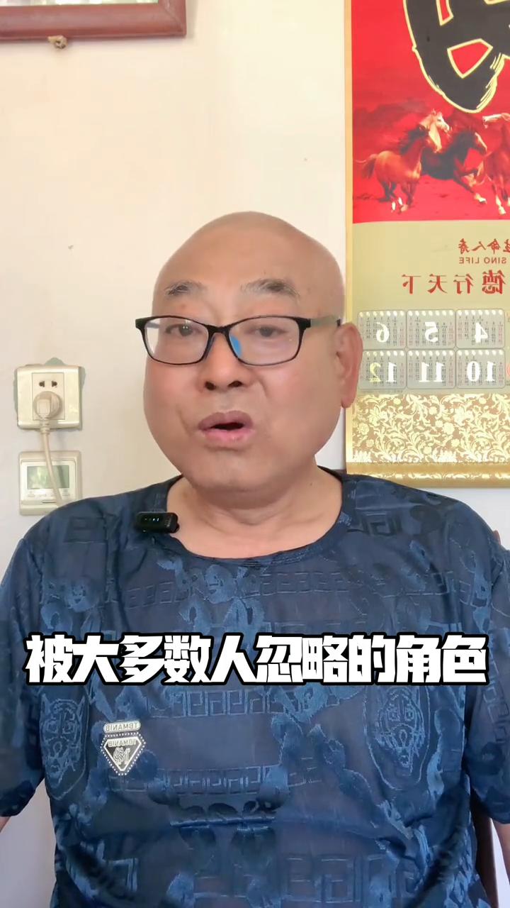 刀郎团队零失误背后藏着一个隐形男人。你有没有发现一个怪事，刀郎团队那四朵金花场