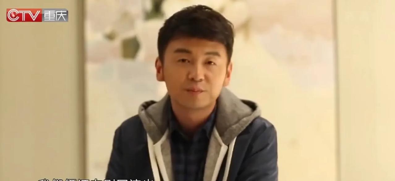 雷佳音谈及好友郭京飞说：“这人平时打扮得总觉得自己是一王子，到哪儿都忿儿忿儿的。