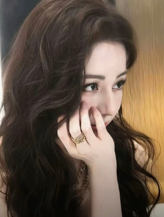 你自山河林间来，惊鸿一现百花开