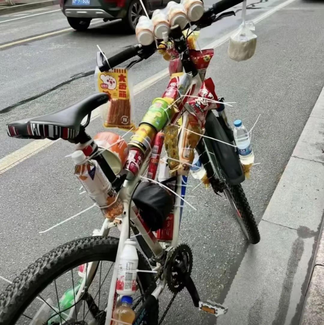 刚入骑圈，打算骑行2公里，又怕体力跟不上，这不浅浅带了点补充能量