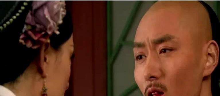 甄嬛才是替身。这个真相，藏在果郡王临死前那句无人听清的耳语里。他气绝倒地，甄