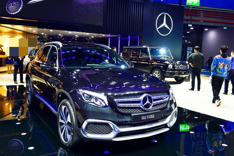 公司里面面的副总知道我比较懂车，问我他今年想买一台SUV，看中了宝马X3和奔驰