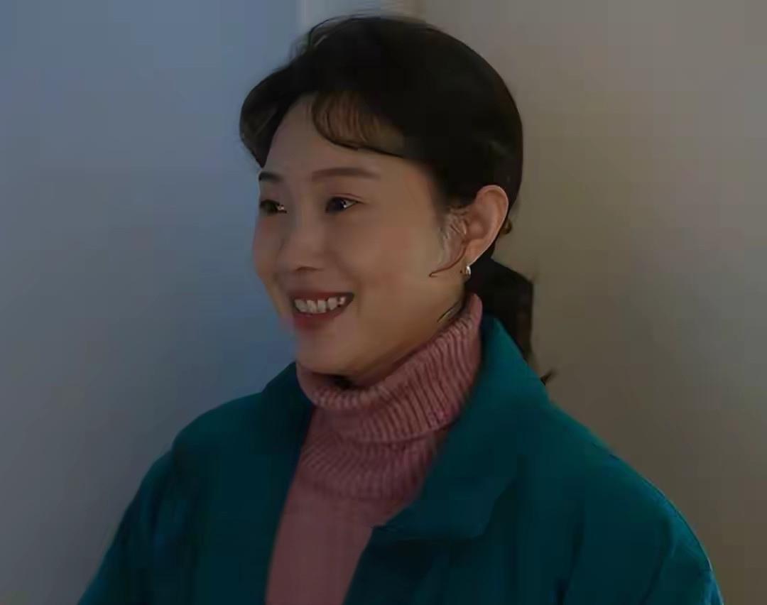 追剧巜老舅》，才看前4集，觉得该剧的女演员不仅颜值养眼，而且演技精湛，对角色能