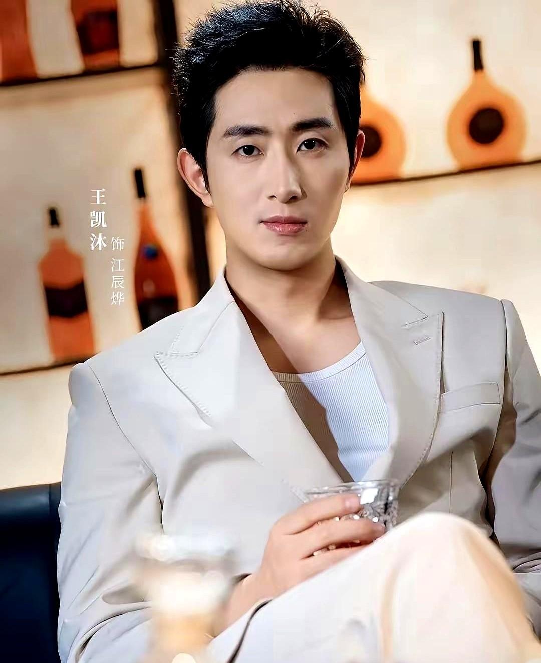 “先婚后爱”真的香吗？可能只有短剧女主敢点头。《半熟老公》一句“做吗”冲