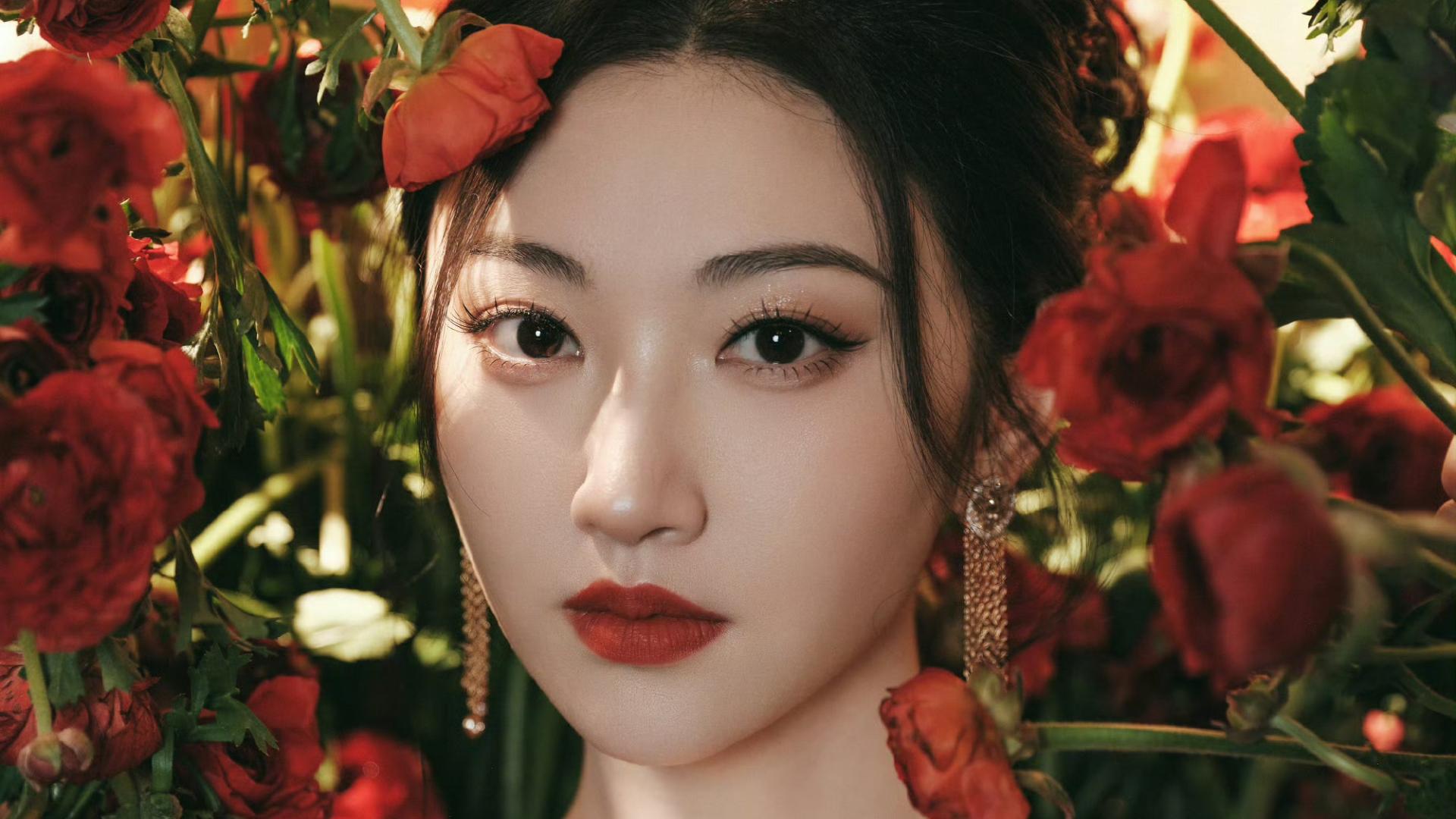 景甜红毯造型曝光：红裙艳丽多姿，人间富贵花魅力全开