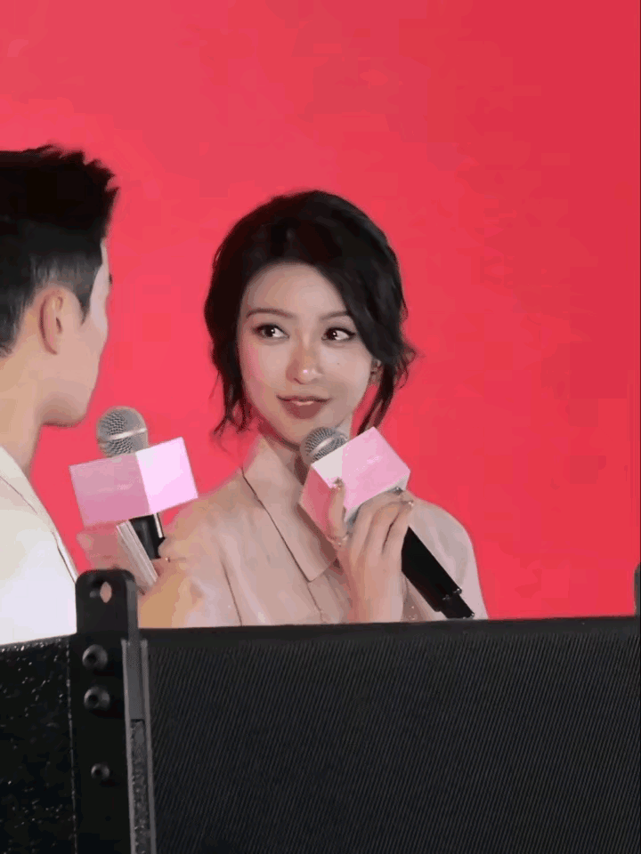 这眼神谁看了不迷糊