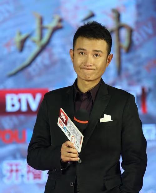 文章要偷着乐了没想到事情过去11年，风评却完全不一样了。坐副驾驶上的是不是