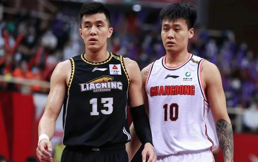 CBA交易精彩程度堪比NBA，周琦赵睿下赛季该如何面对新疆球迷？两年前周琦赵