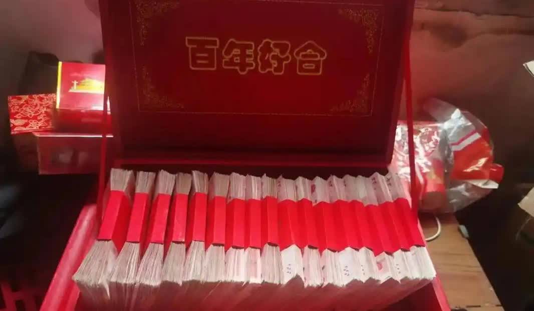 湖南怀化，一男子因被家里催婚，选择与女子闪婚，还支付了17万元彩礼。然而二人结婚