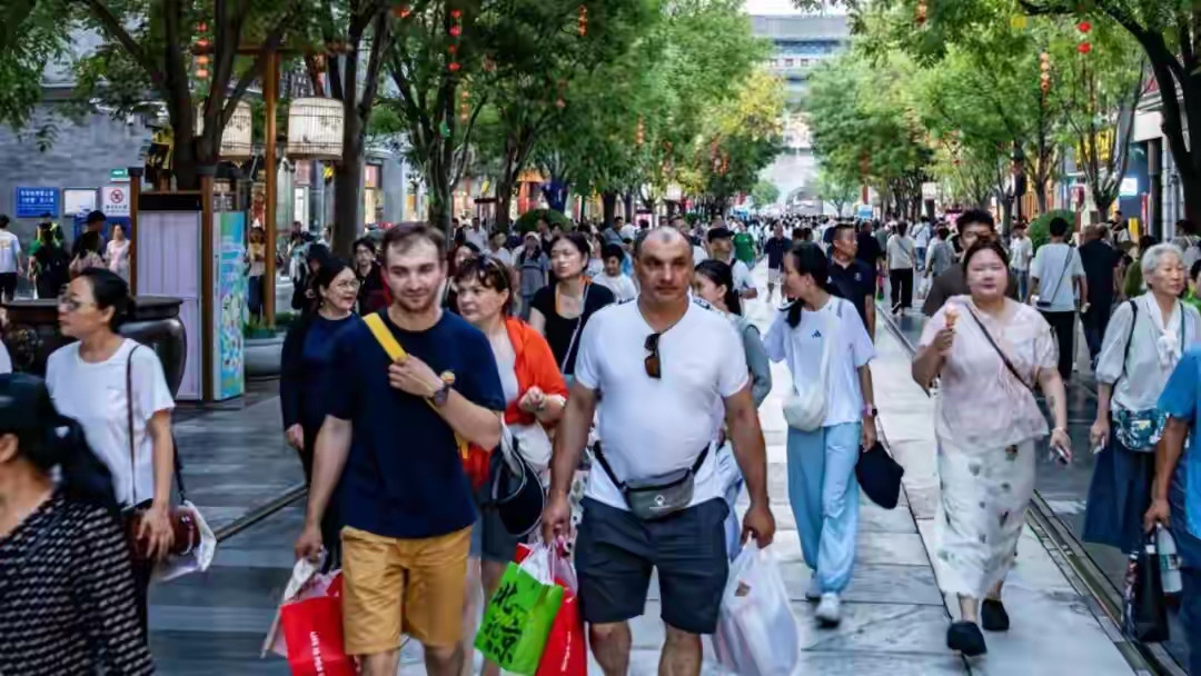 “ChinaHaul”为何兴起？老外拖着空箱子来华“进货”，这波反向代购藏不住了“劝大家去中国旅游时