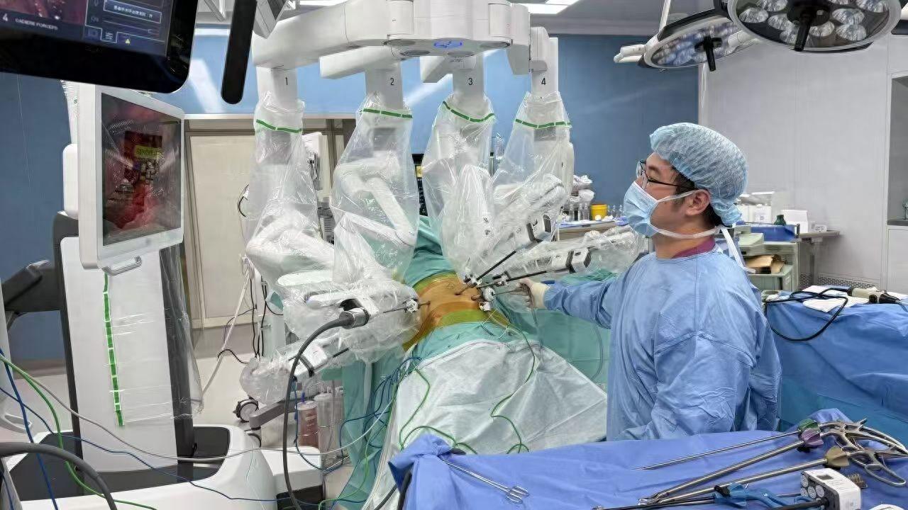 有人还觉得中国医疗只是便宜，加拿大医生带女儿来上海，就把这话打破了。他