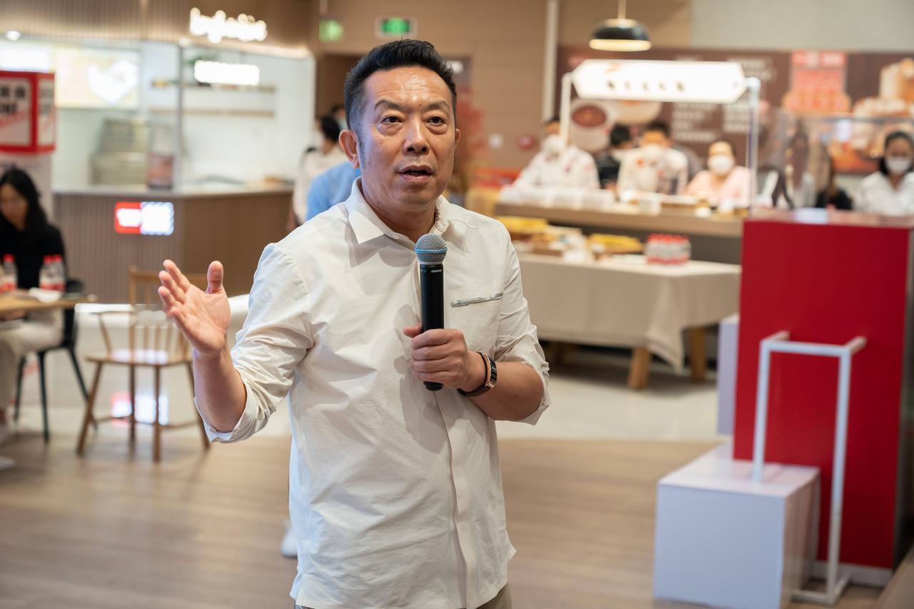 撑了36年轰然倒塌！西贝给4000员工打欠条，最晚拖到2028年才还钱。谁也