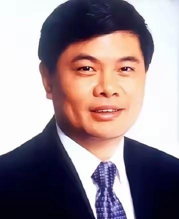2004年，亿万富翁丁健对妻子说：“给你一个亿，离婚吧，我爱上别人了”，可妻子抱