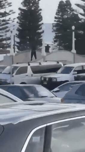 这名澳大利亚男子的英勇行为真是挽救了很多人的性命啊，12月14日，犹太人社区在澳