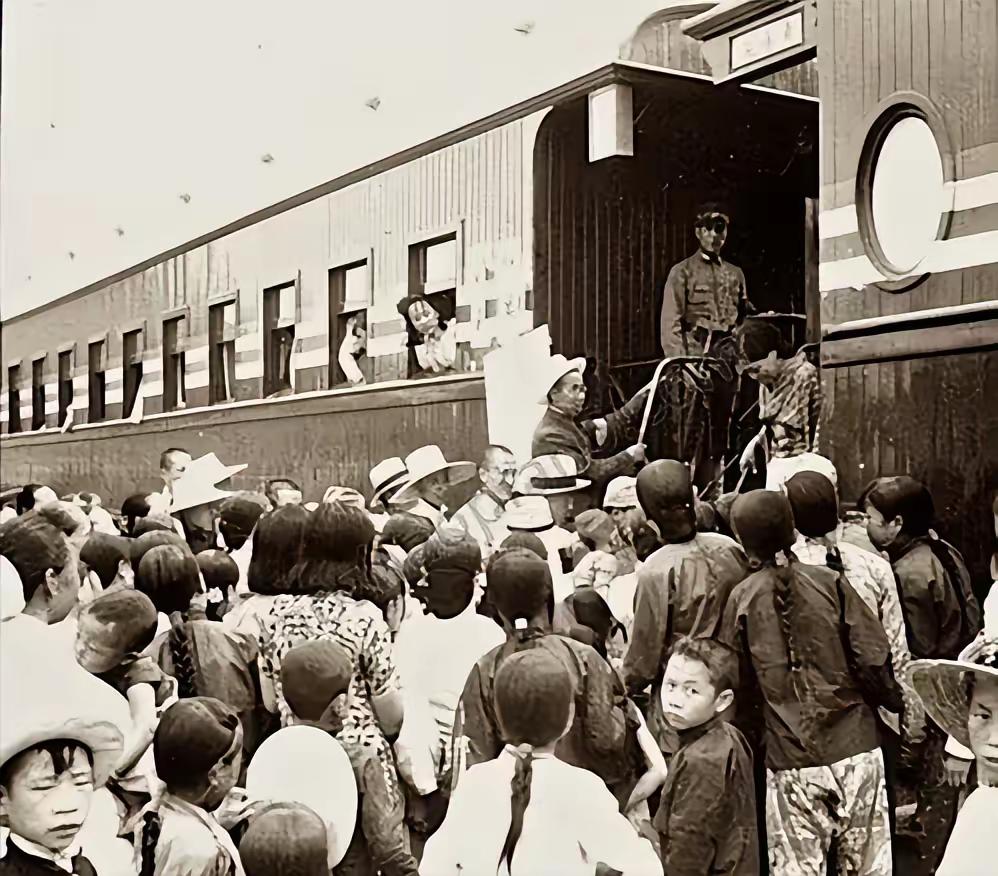 1943年，大汉奸刘儒明活埋了我方一侦察员，锄奸队几次想除掉他都没得手。张士根认