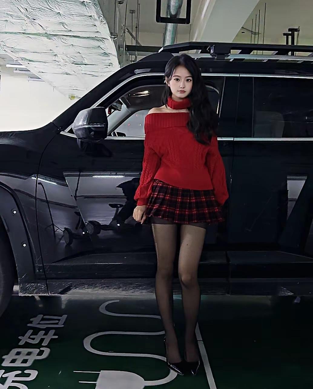长得乖就行了，你管我乖不乖。汽车小姐姐
